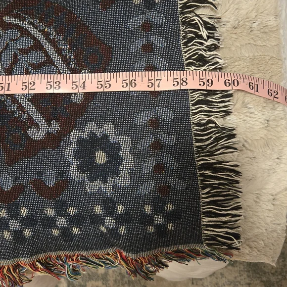 NATURAL LIFE Blue And Cream Woven Throw Blanket. - Picture 4 of 7